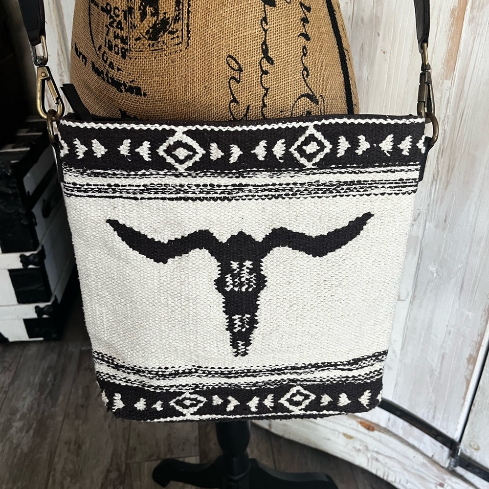 NWOT IDYLLWIND MADRONA LONGHORN WOVEN CROSSBODY BAG - Picture 6 of 10